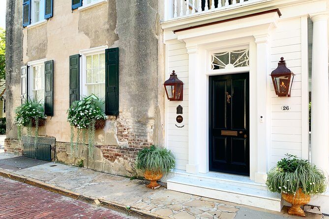 Charleston History, Homes, and Architecture Guided Walking Tour - What Makes the Guides Special