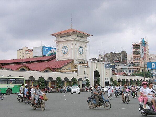 Chef Vu Cooking Class Plus Market Trip in Saigon Center (Pick up by Cyclo) - Key Points