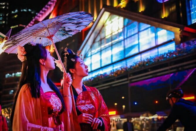 Chengdu Night Cruise Tour including Hotpot Dinning Experience - Who Will Love This Tour?