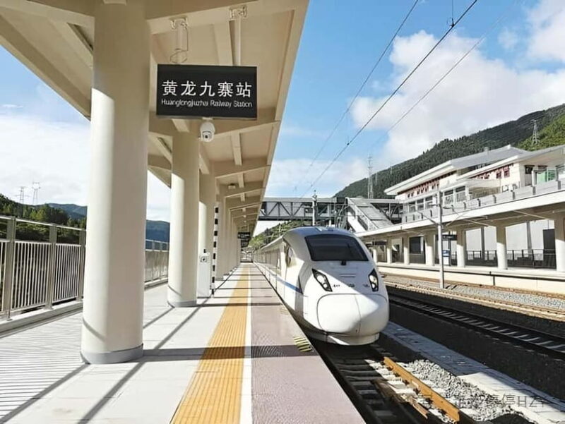 Chengdu: private 2-Day Huanglong Jiuzhaigou tour by train - An Introduction to the Tour Experience