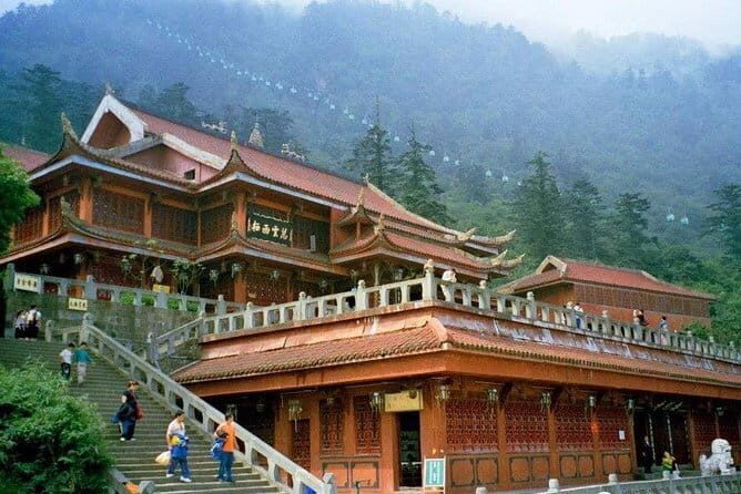 Chengdu Private Day Tour to Emei Mountain with Lunch and Cable Car Ride - An In-Depth Look at the Experience