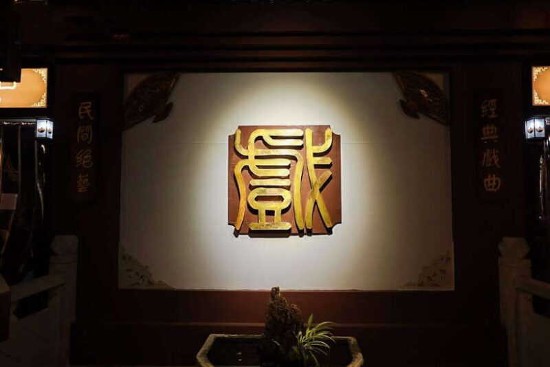Chengdu: Sichuan Opera Face-Changing and Acrobatics Show - Who Should Consider This Tour?