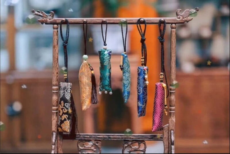 Chengdu: Traditional Handicrafts Workshop with Tea Break - The Experience: A Closer Look