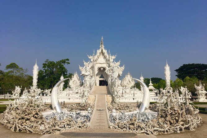 Chiang Mai-Chiang Rai: White Temple-Black House-Blue Temple-Karen Village - What Makes This Tour a Good Choice