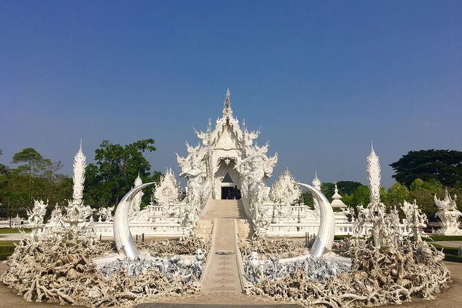 CHIANG MAI-CHIANG RAI: White+Blue Temple+Baan Dam+Golden Triangle - Who Should Consider This Tour?