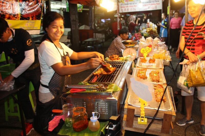 Chiang Mai: Evening Local Street Food Market Tour - Exploring Chiang Mai’s Night Markets