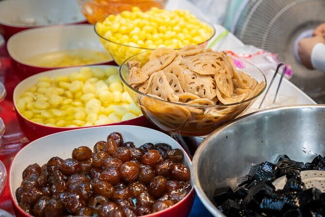 Chiang Mai: Evening Sightseeing and Food Tastings Guided Tour - Exploring Chiang Mai’s Evening Atmosphere