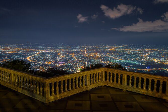Chiang Mai: Evening Tour to Doi Suthep & Wat Pha Lat - Detailed Breakdown of the Tour Experience