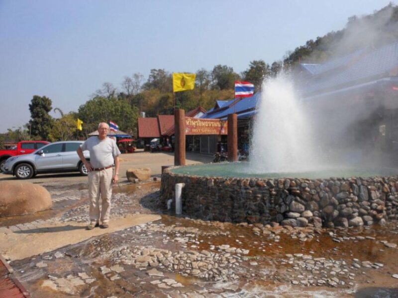 Chiang Mai: Long Neck Village & Chiang Rais Iconic Temples - Key Points