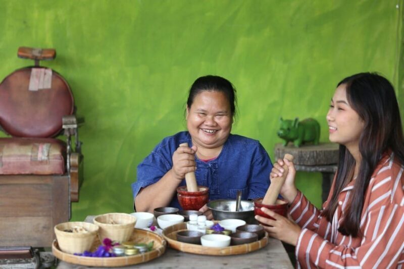 Chiang Mai : Making Herbal Ball And Inhaler - Why This Workshop Appeals