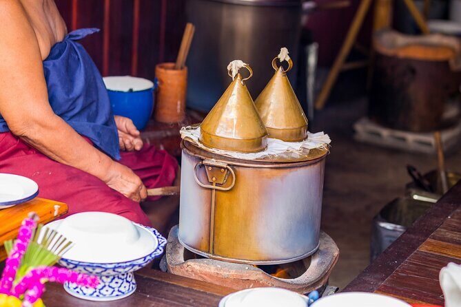 Chiang Mai Michelin Food Walking Tour with Professional Tour Guide - Detailed Review of the Chiang Mai Michelin Food Walking Tour