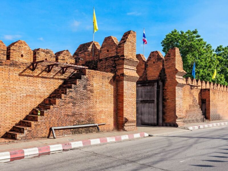 Chiang Mai: Private Tuk Tuk Tour of City Temples With Pickup - The Sum Up
