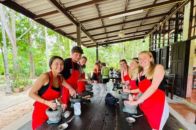 Chiang Mai Thai Cooking Organic Farm with Local Market Tour - Tasting and Scenic Dining
