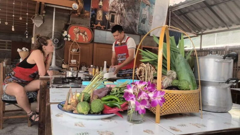 Chiang Mai: Traditional Thai Cooking Class with Market Tour - Key Points
