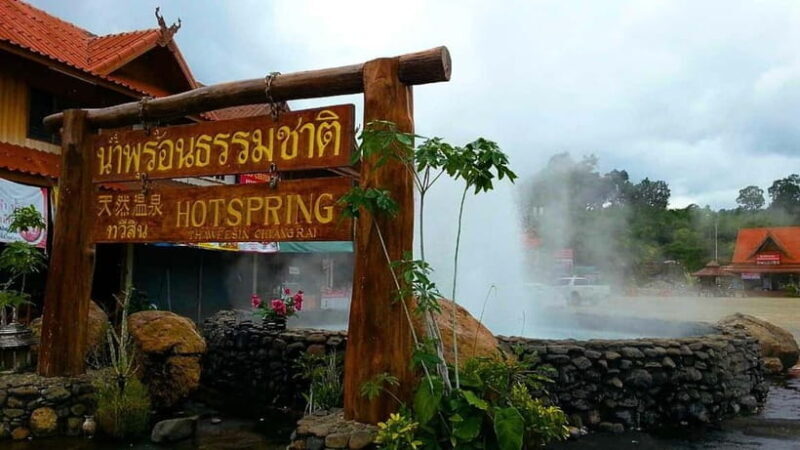 Chiang Mai : White and Blue Temples and Lalita Cafe - FAQs