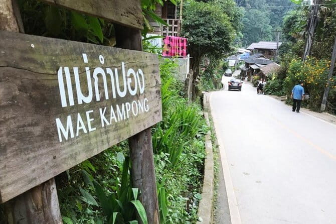 Chiang Rai White Blue Red Temples with Hot Spring from Chaing Mai - Who Will Love This Tour?