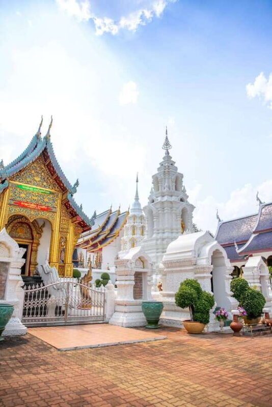 Chiangma: Wat ban den, Blue Temple & Sticky Waterfall. - Key Points