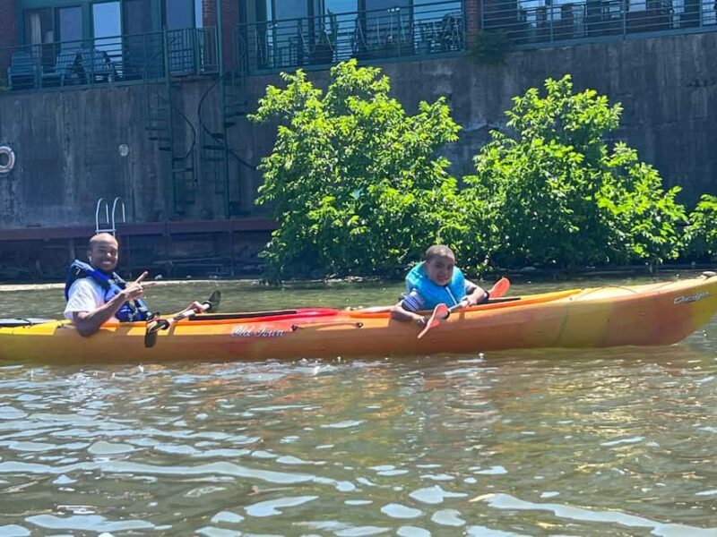 Chicago: 2-Hour Kayak Rental from Bridgeport - Exploring the Kayaking Experience in Chicago’s Bubbly Creek