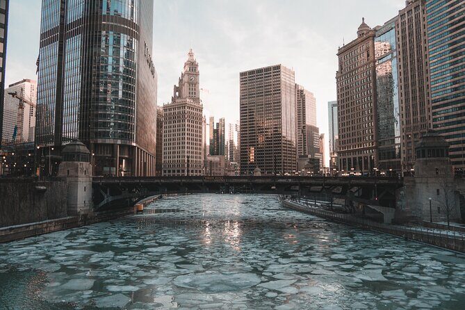 Chicago 2-Hour Sightseeing Transfer by Luxury Stretch Limo - Exploring the Experience