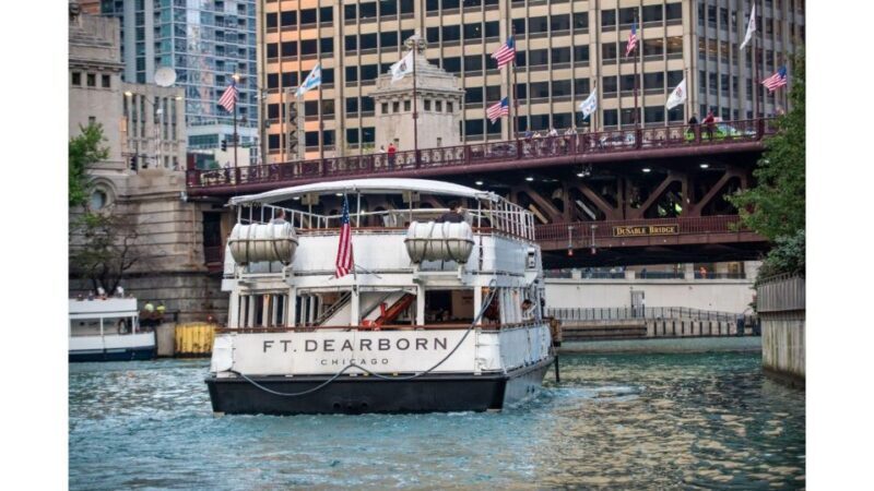 Chicago: Architecture Boat Tour with Drinks - An In-Depth Look at the Chicago Architecture Boat Tour