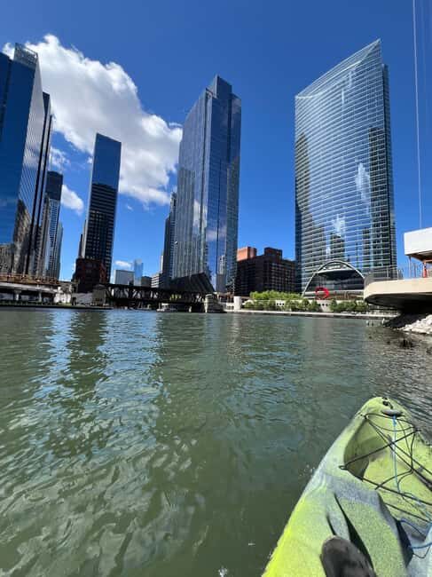 Chicago: Characters and Cons Guided Kayak Tour - Key Points