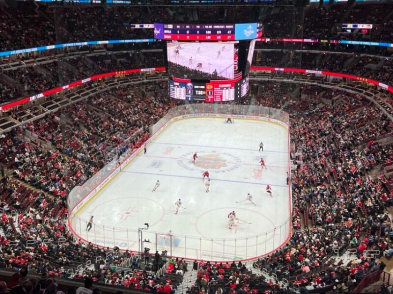 Chicago: Chicago Blackhawks NHL Game Ticket at United Center - Who Will Love This Experience?