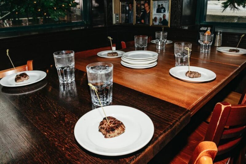 Chicago: Gangsters and Food Tasting Walking Tour - Key Points