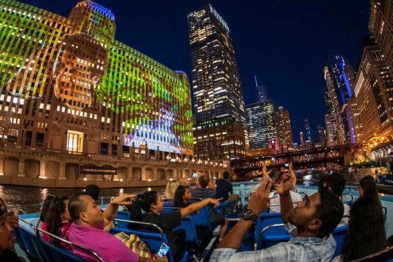 Chicago: Historic Gangsters & Twilight Tales Night Cruise - The Atmosphere and Experience