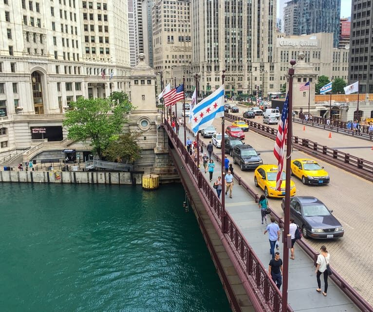 Chicago: Magnificent Mile Walking Tour - What the Guide Brings to the Experience