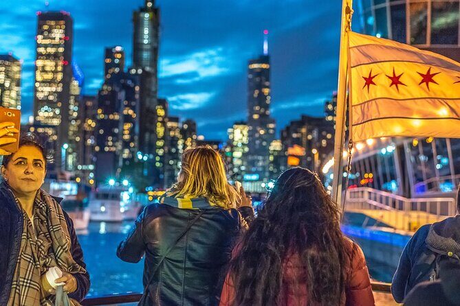 Chicago River 45-Minute Architecture Tour from Magnificent Mile - Practical Details: Access, Weather, and Comfort