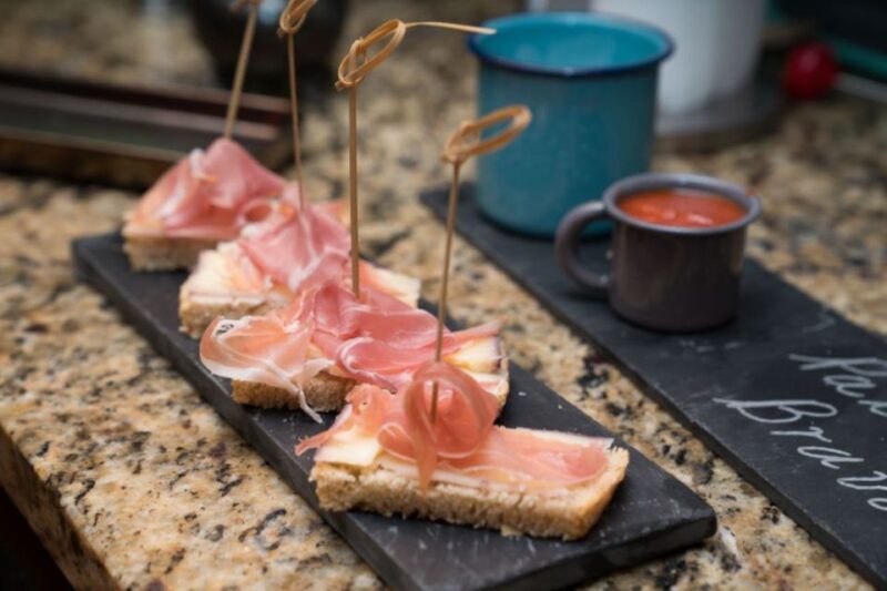 Chicago: Tapas & Flamenco Dinner in Ukrainian Village - Why This Tour Works Well