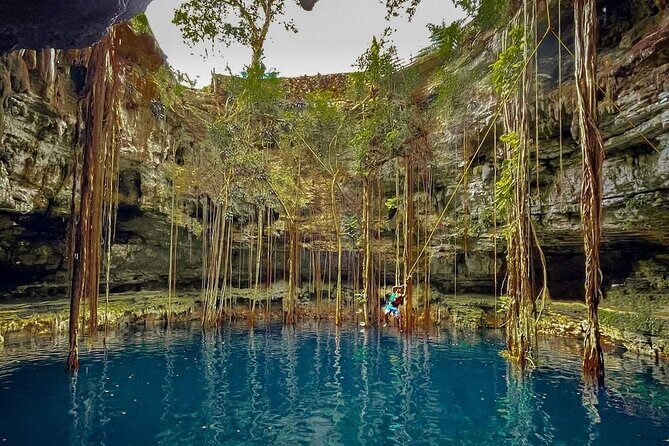 Chichen itza regular tour with lunch and Cenote experience. - The Guide and the Experience