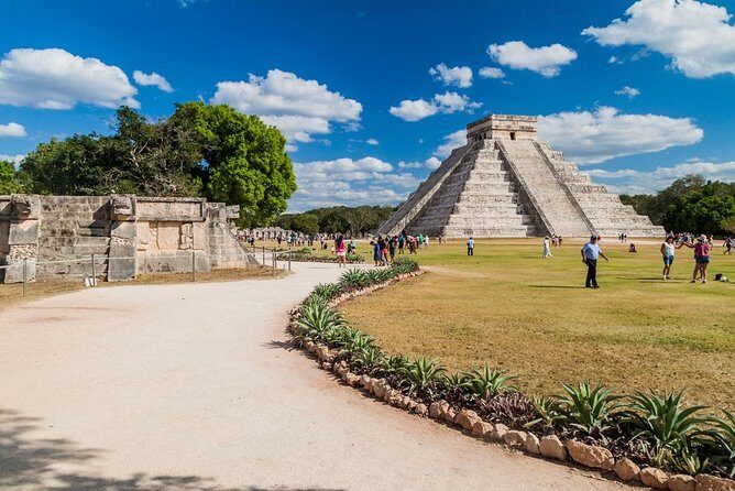 Chichen Itza & Swim in Ikil & Hubiku Cenotes from Riviera Maya - Lunch: Savoring Yucatán Flavors
