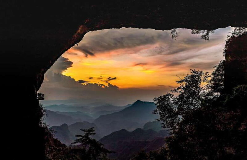 Chongqing:1-day Jinfoshan Mt hiketrip (licen guide,with car) - Detailed Itinerary Breakdown