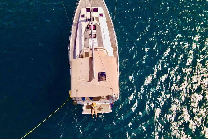 Christmas Cove and Pizza Pi Happy Hour Sail Tour - Detailed Breakdown of the Itinerary