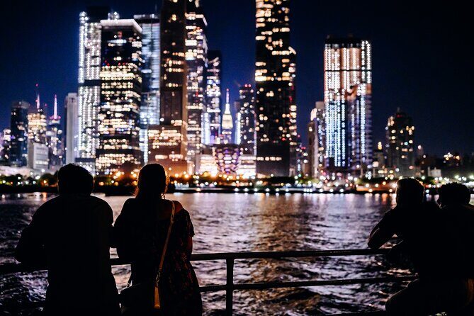Circle Line: New Years Eve Dinner & Fireworks Cruise (All Ages) - The Fireworks Show