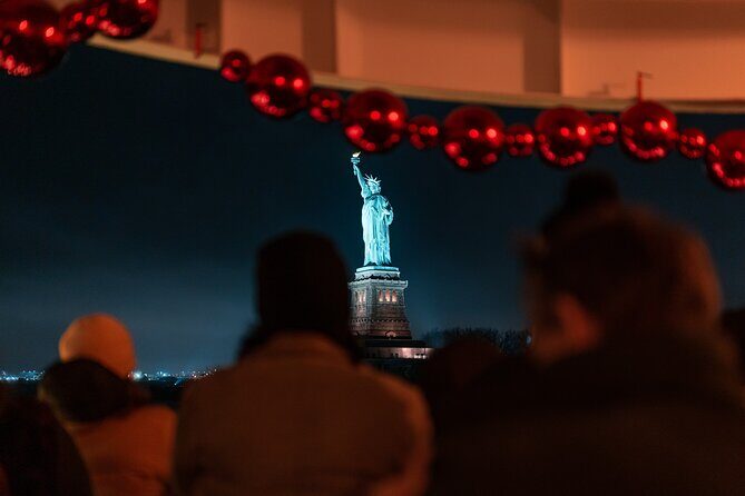 Circle Line: New Years Eve Dinner & Fireworks Cruise (All Ages) - Comfort and Practicalities