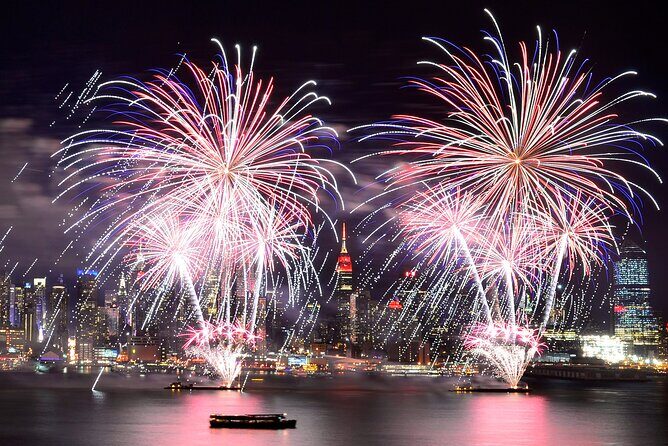 Circle Line: New Year's Eve Fireworks & Party Cruise (21+) - Key Points