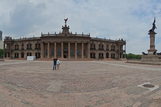 City tour of MTY old quarter rio Santa lucia and fuser - The Palace Museum and Government Building