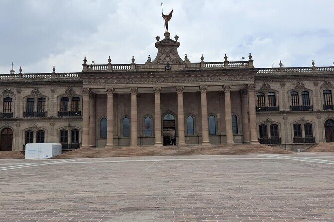 City tour of MTY old quarter rio Santa lucia and fuser - Santa Lucia River: A Relaxing Boat Ride