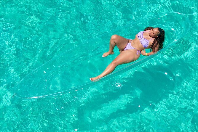 Clear Kayak Photoshoot in Nassau ,Bahamas. - Key Points