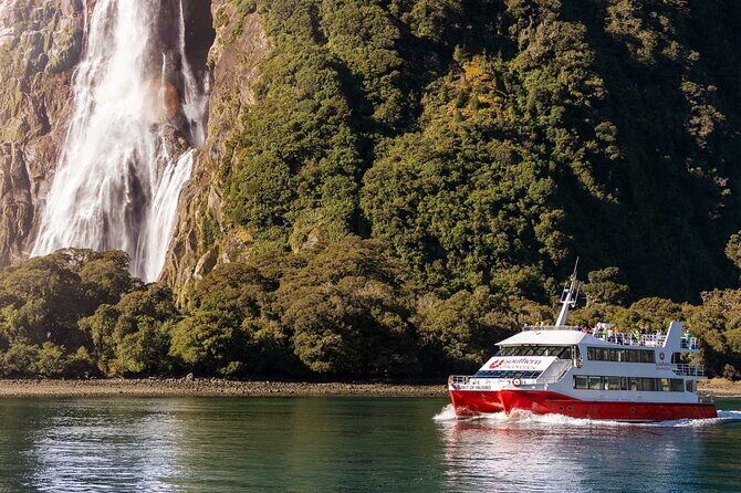 Coach Farm Tour and Milford Sound Nature Cruise from Queenstown - An Authentic and Relaxed Way to Experience Fiordland
