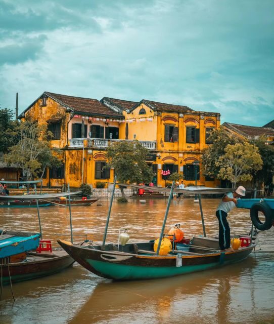 Coconut Village Basket Boat and Hoi An Private Guided Tour - Walking Through Hoi An’s Ancient Town