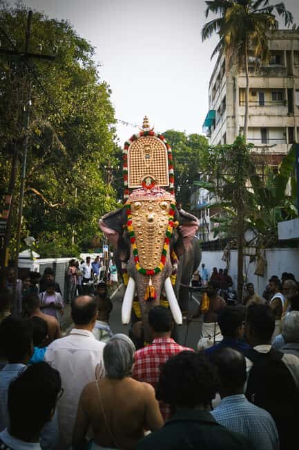 Coimbatore: Thrissur and Guruvayur Tour with Transfers - Key Points