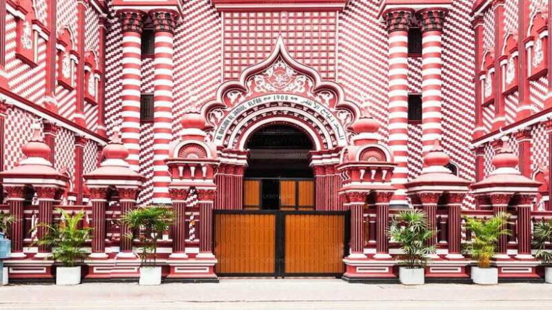 Colombo City Exploration with Banana Leaf Lunch - Pettah Market: A Vibrant Bazaar