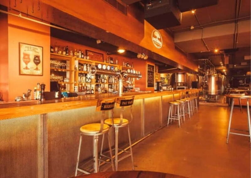 Colombo Guided Pub-Hopping Tour: Walk, Drink & Repeat - Venue Variety and Atmosphere