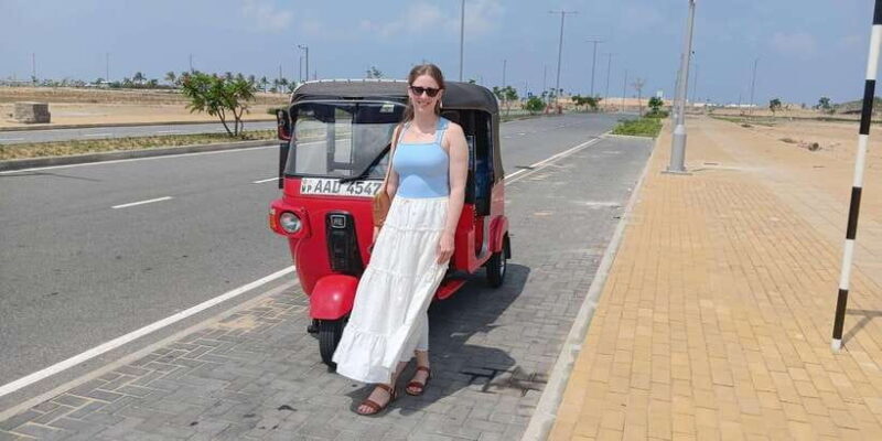 Colombo Private Guided City Tour by Tuk Tuk - All Inclusive - Exploring Vibrant Markets & Modern Marvels