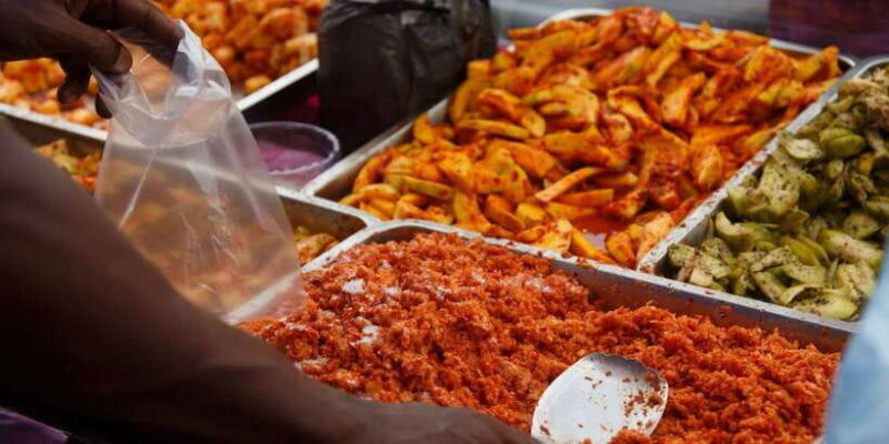 Colombo: Street Food Private Walking Tour with Transfer - Who Should Consider This Tour?