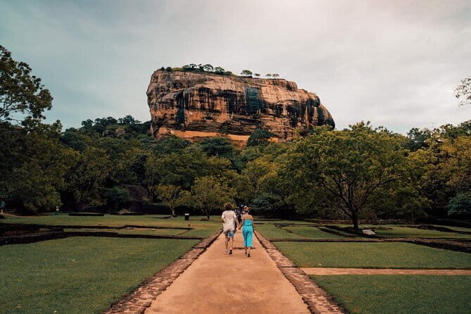 Colombo to Kandy Shuttle with Dambulla Sightseeing Tour - A Deep Dive Into the Experience