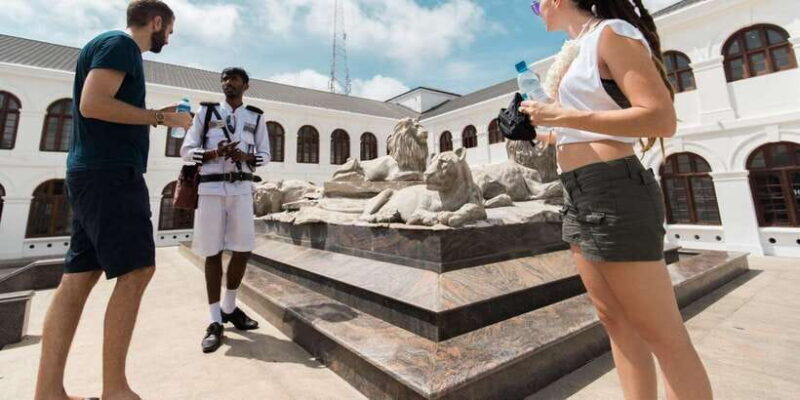 Colombo: Tuk Tuk City Highlights Tour with Lunch - Key Points